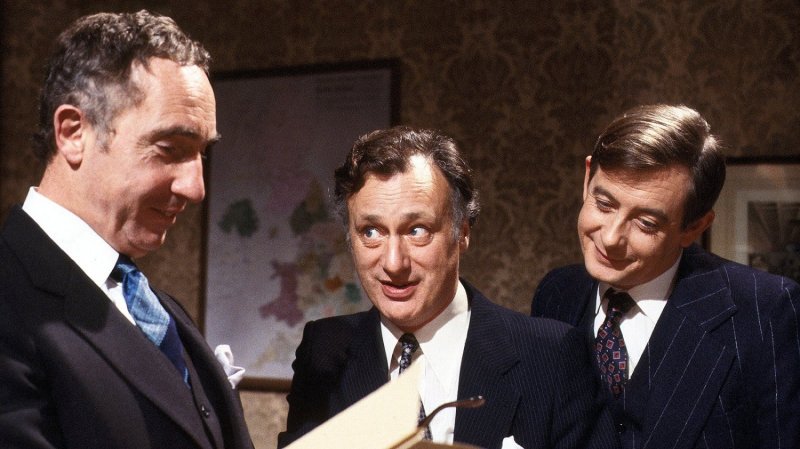 Yes Minister tv sitcom episodes guide