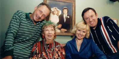 Graczyk Family tv sitcom TV Sitcoms - sitcom